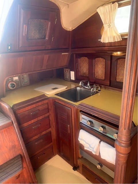 Islander 32', 1978 sailboat