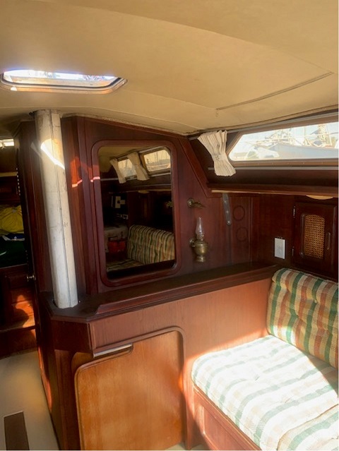Islander 32', 1978 sailboat