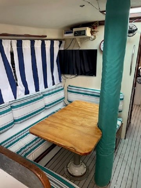 Morgan OutIsland, 41' sailboat