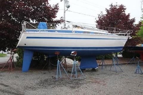 Bavaria 960, 32' sailboat