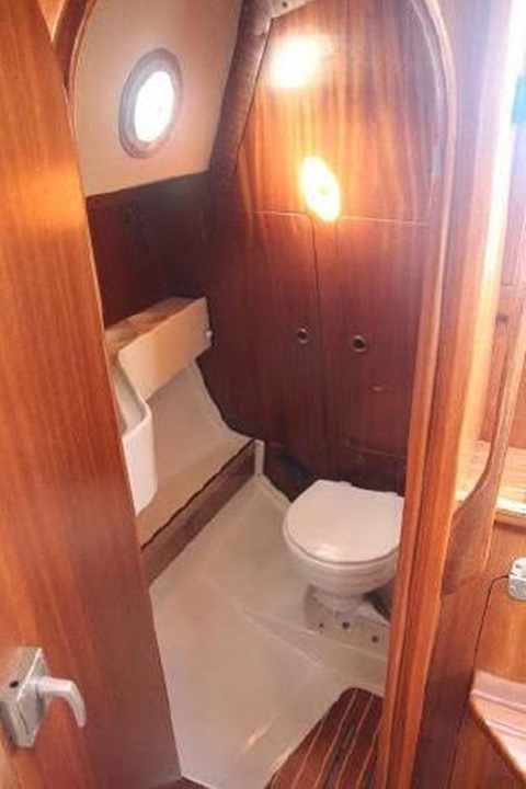 Bavaria 960, 32' sailboat