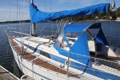 Bavaria 960, 32' sailboat