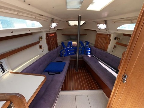 Catalina 270, 1990 sailboat