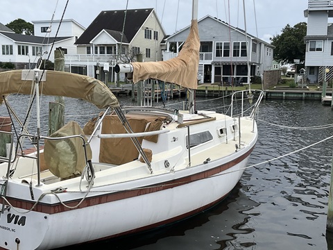 Helms 27, 1984 sailboat