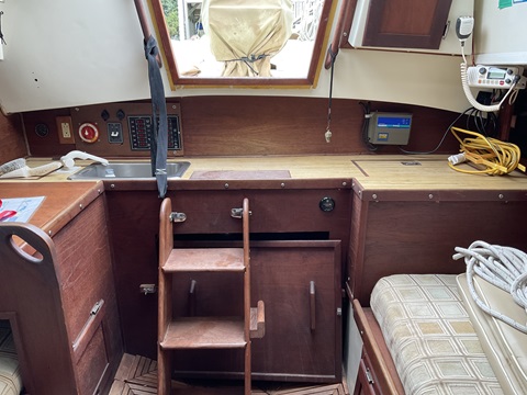 Helms 27, 1984 sailboat
