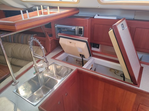 Hunter 380, 2002 sailboat