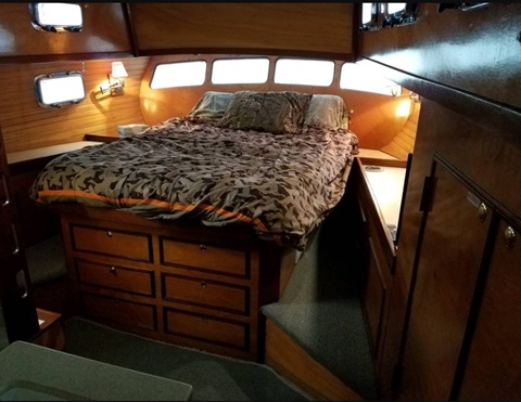 Islander Freeport 41, 1975 sailboat