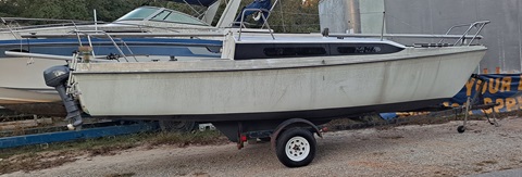 MacGregor 25MH, 1982 sailboat