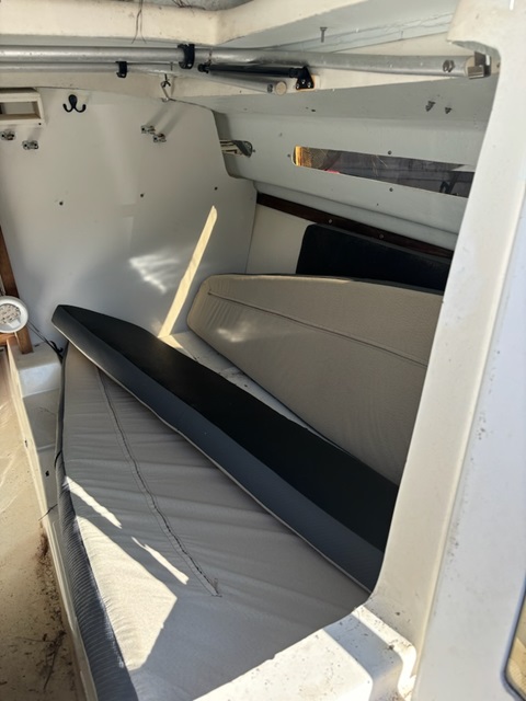 MacGregor 25MH, 1982 sailboat