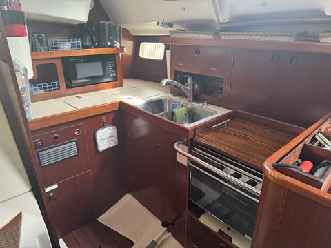 Beneteau Oceanis 351 sailboat