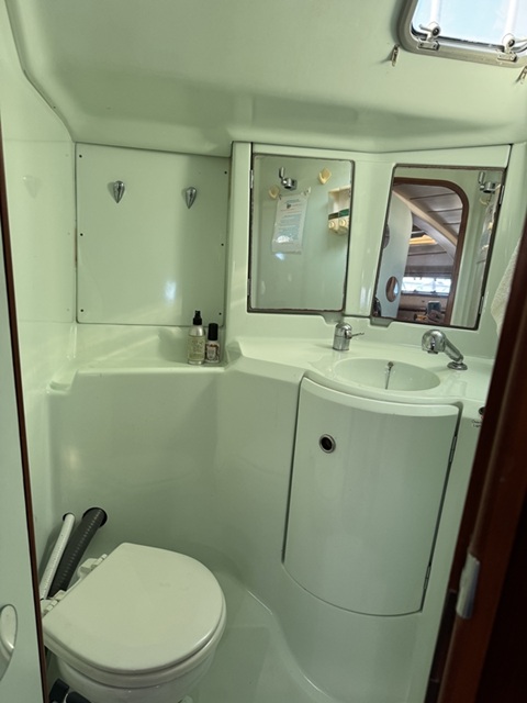 Beneteau Oceanis 351 sailboat
