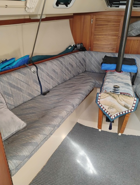 Catalina Capri 26, 1990 sailboat