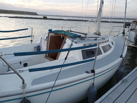 Catalina Capri 26, 1990 sailboat