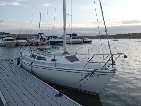 Catalina Capri 26, 1990 sailboat