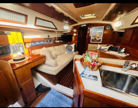 Hunter 34, 1984 sailboat