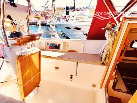 Caliber 35 LRC, 1995 sailboat