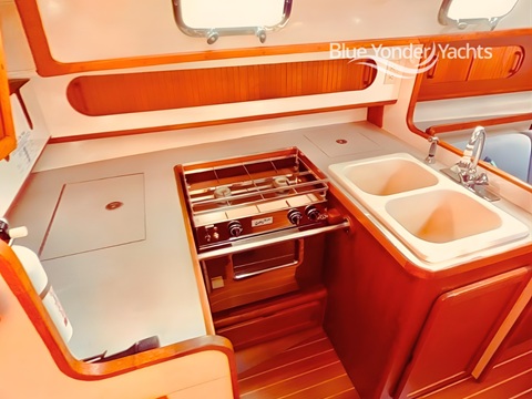 Caliber 35 LRC, 1995 sailboat