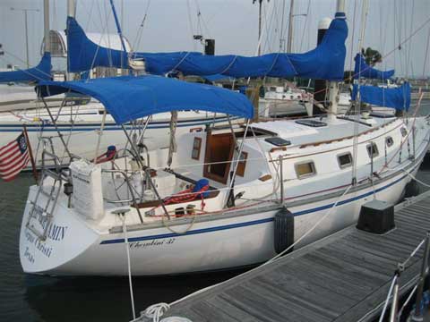 Hunter Cherubini 37, 1982 sailboat