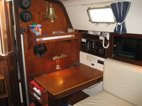 Hunter Cherubini 37, 1982 sailboat