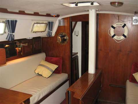 Hunter Cherubini 37, 1982 sailboat
