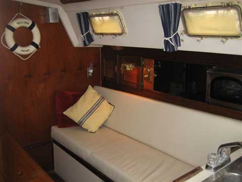 Hunter Cherubini 37, 1982 sailboat