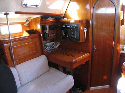 Hunter Legend 37.5, 1992 sailboat