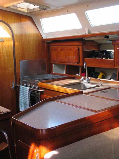 Hunter Legend 37.5, 1992 sailboat