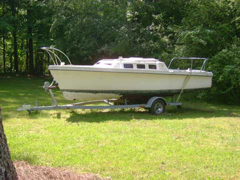 Rhodes 22, 1982 sailboat