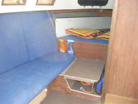 Rhodes 22, 1984 sailboat