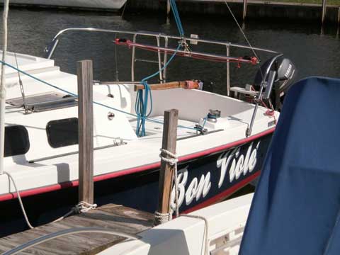 Rhodes 22, 1986 sailboat