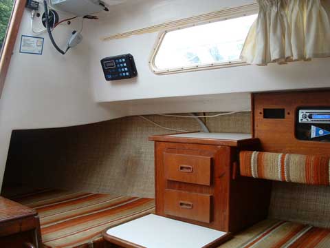Hunter 27, 1997 sailboat