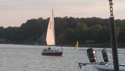 Rhodes 22, 1988 sailboat