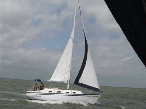 Hunter 27, 1981 sailboat