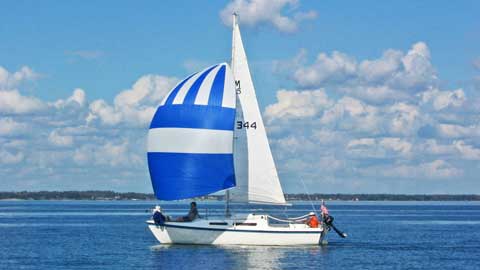 MacGregor 25-foot Swing-Keel Sloop, 1985 sailboat