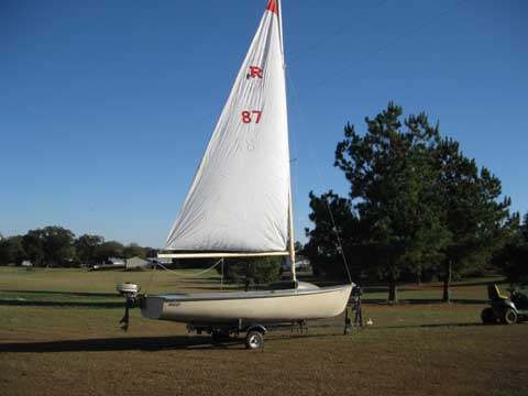 MFG Redhead 17, 1968 sailboat