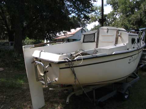 Sovereign 17, 1981 sailboat