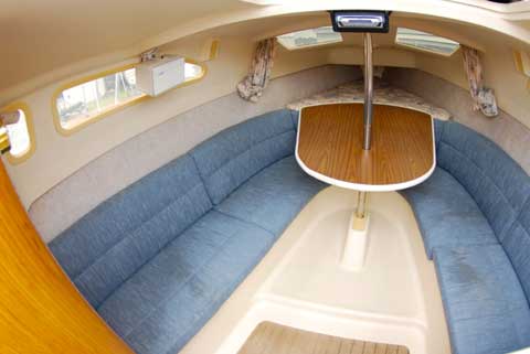 Hunter 260, 2000 sailboat