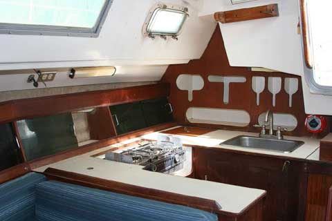 Hunter 31 LEGEND, 1983 sailboat
