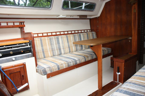 Catalina 25 swing keel, 1983 sailboat