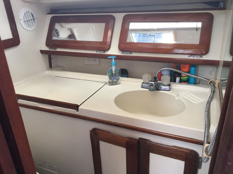 Hunter 30T Wing Keel, 1993 sailboat