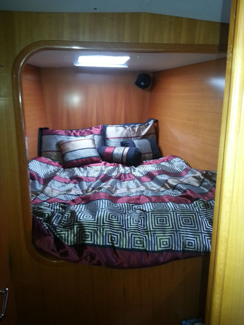 Lagoon 410, 2004 sailboat