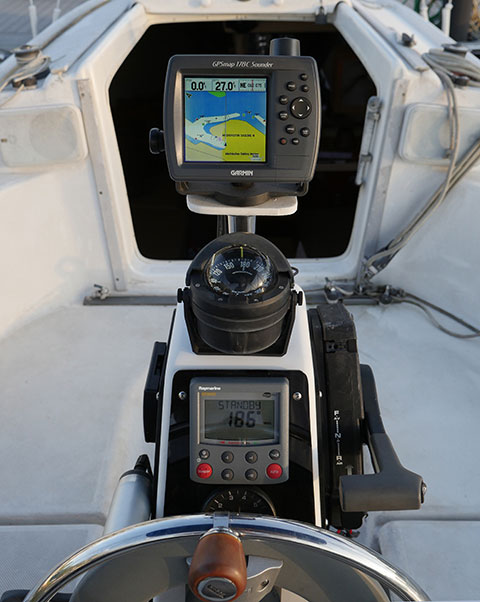 MacGregor 26M, 2005 sailboat