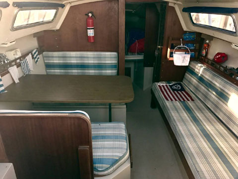 Catalina 25 Swing Keel, 1983 sailboat
