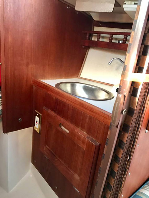 Catalina 25 Swing Keel, 1983 sailboat