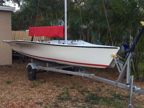 Henderson SR 17' sailboat