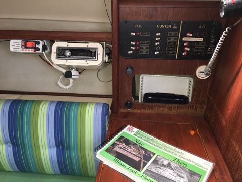 Hunter 28, 1989 sailboat