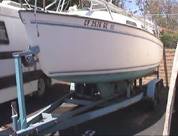 American 23, port bow