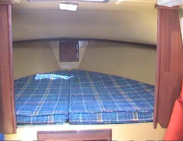 American 23, v-berth