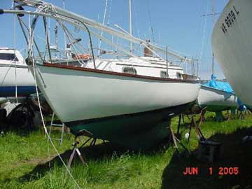 1982 Cape Dory 25 sailboat