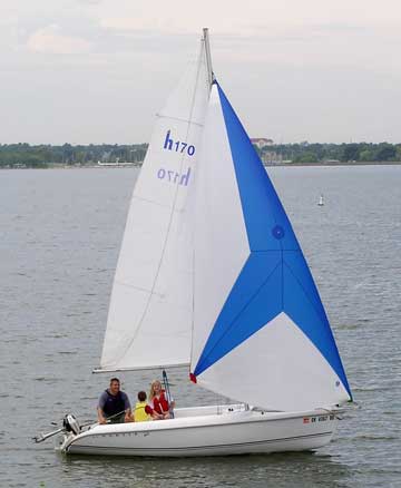 17' hunter sailboat